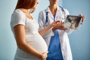 A pregnant woman discusses bedtime insulin for gestational diabetes.